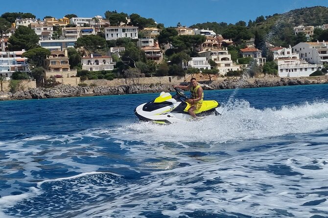 60 minutes Jetski Rental in Alcudia Bay - Safety First, Then Speed: Training, Vests, and How the Ride Feels