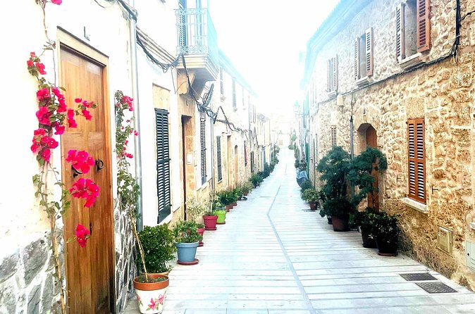 AbenteuerDate, Palma,Santa Catalina, Tour with Fun Activities in German Language - Starting point in Palma, and why it helps