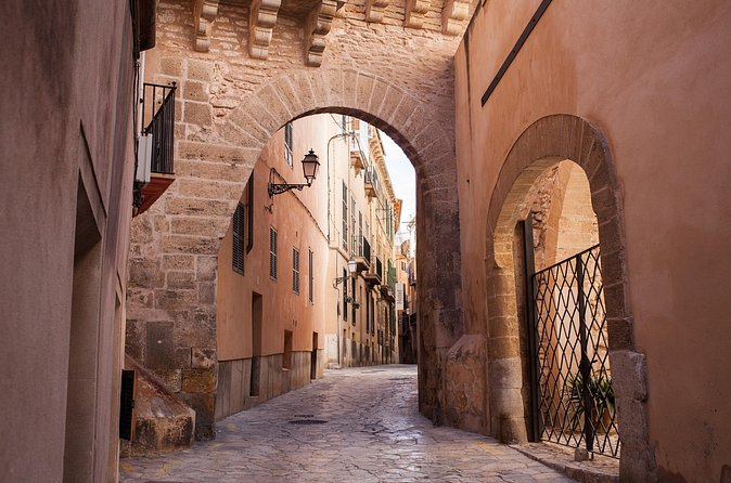 AbenteuerDate, Palma,Santa Catalina, Tour with Fun Activities in German Language - Santa Catalina exploration, minus the classic sightseeing script