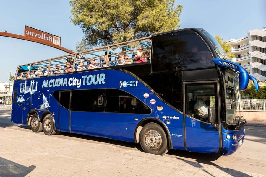 Alcudia: ALCUDIA City TOUR Open Top Bus, open-top bus tour - Climbing aboard: what the Alcudia open-top bus experience really feels like