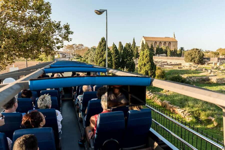 Alcudia: ALCUDIA City TOUR Open Top Bus, open-top bus tour - Aucanada beach and the lighthouse stop: the photo moment people remember