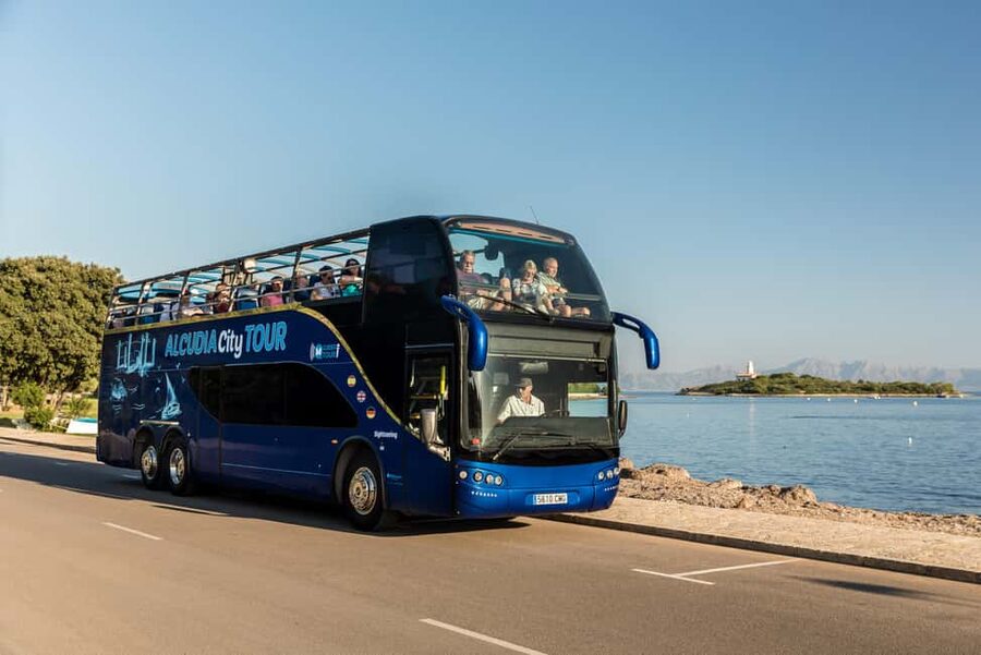Alcudia: ALCUDIA City TOUR Open Top Bus, open-top bus tour - Luxury residences and the shift toward old Alcudia