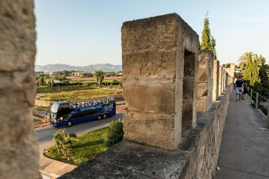 Alcudia: ALCUDIA City TOUR Open Top Bus, open-top bus tour - Returning along the southern wall: the same walls, new angles