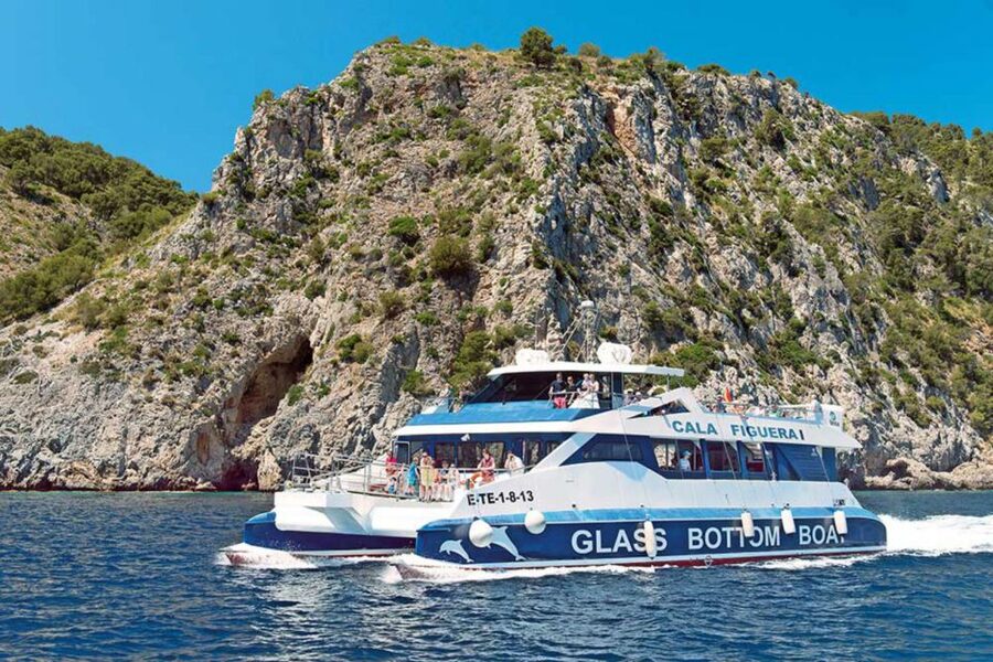Alcudia: Boat Trip to Coll Baix - Onboard Comfort: Seating, Bar Options, and Motion-Sickness Tips