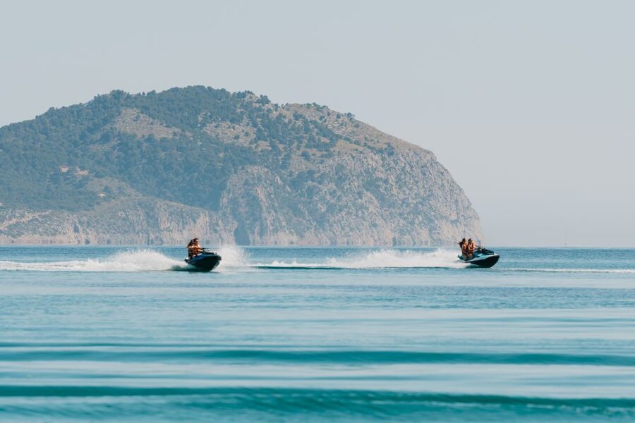 Alcudia: Jet Ski Tour to Lighthouse Island with photos - Pontoon Boat Gojet: what to do before the engines start
