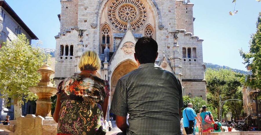 Alcudia/Marratxi: Valldemossa & Soller Tour by Tram & Bus - The coach ride north, plus the art-and-ceramics stop that sets the tone