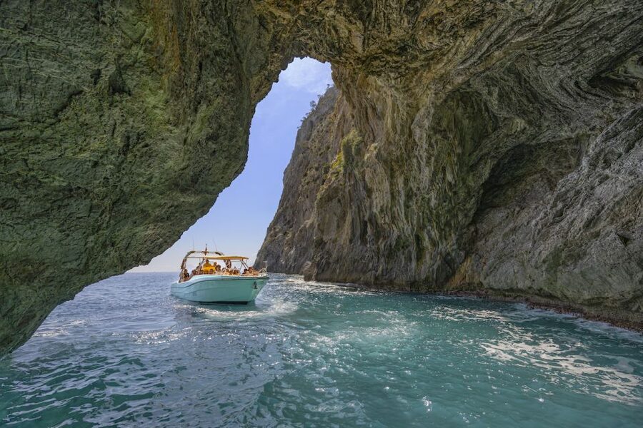Alcudia: Pirate Cave, Parc Natural & Snorkel - Pirate Cave snorkeling: the moment most people remember