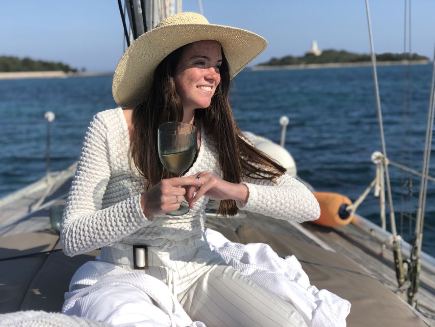 Alcudia: Romantic Sailing Trip with Diner for 2 - How to think about the price for a private, all-in 4-hour evening