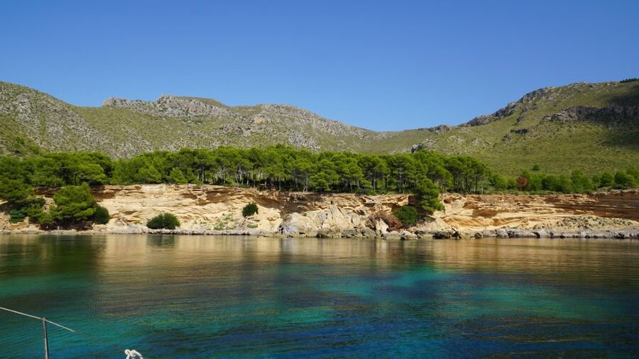 Alcudia: Sailing Yacht Excursion with Wine & Tapas - Cala en Gossalba Stop: The Two-Hour Swim Break That Defines the Day