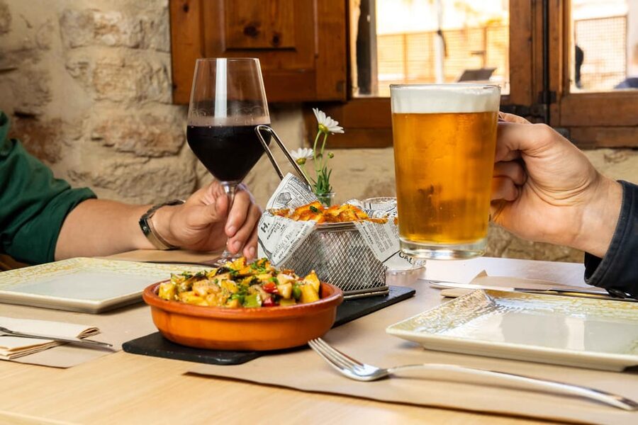 Alcudia: Self-Guided Gourmet Tapas and Wine Tour - Why a self-guided tapas route works so well in Alcudia Old Town