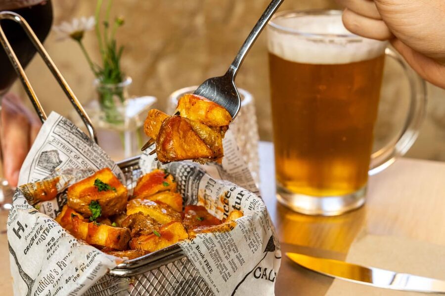 Alcudia: Self-Guided Gourmet Tapas and Wine Tour - Starting at Básico Gastro Bar and using your QR code at each stop