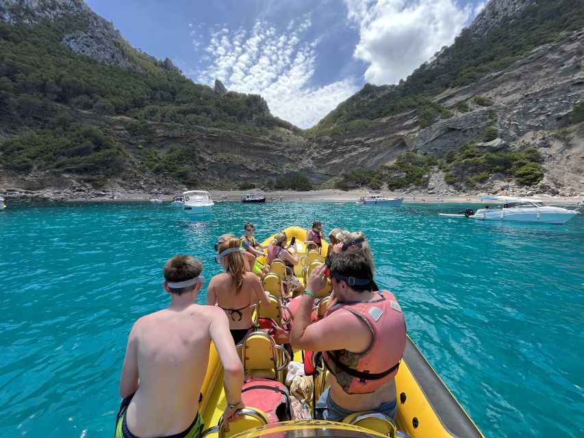 Alcudia: Speedboat Tour of Northern Mallorca & Hotel Pickup - Alcúdia Bay cruising and the first guided moments