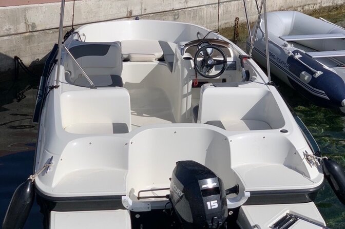Bluemarine.me license free Bayliner Element E5 rental - The Real Itinerary: Route Guidance, Anchor Stops, and Secluded Views