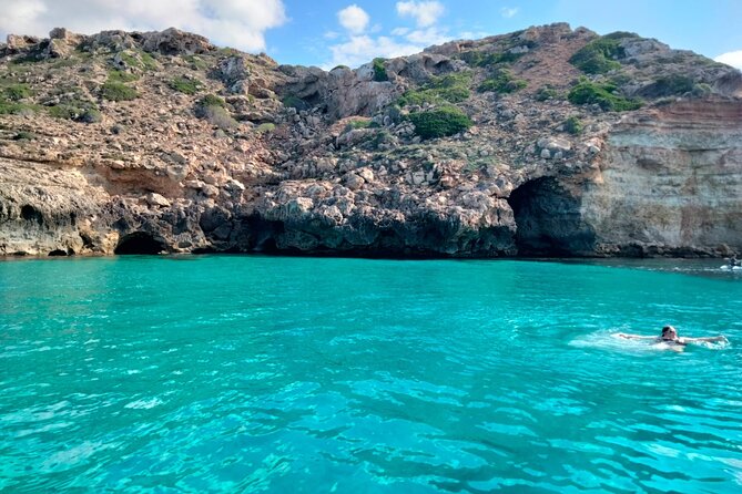 Boat Tour 2 hour in Palma Bay - Onboard Comfort: Sunbathing, Floating, and the Family-Friendly Setup