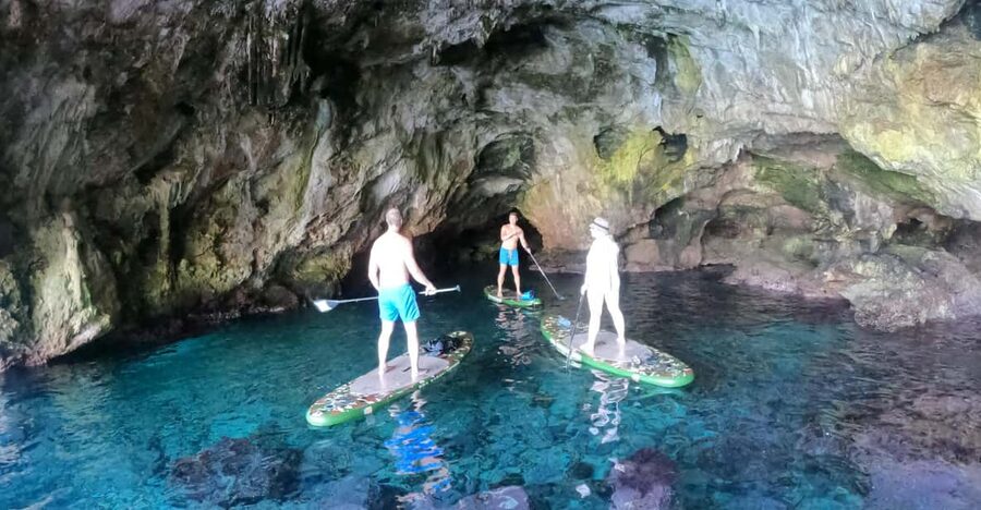 Cala Ratjada: SUP SAFARI TOUR 2H - Meeting at the shop, then gearing up with lockers and waterproof bags