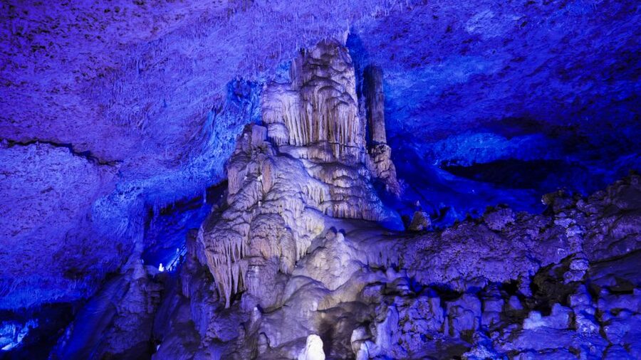 Caves of Hams Tour with Blue Cave & Audiovisual Experience - Round Cave and the botanical garden: a calmer change of scenery