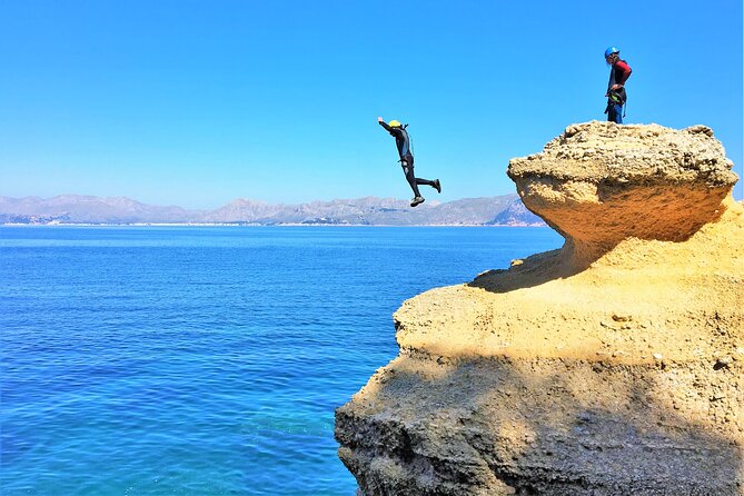 Coasteering Cliff jumping - Key highlights at a glance