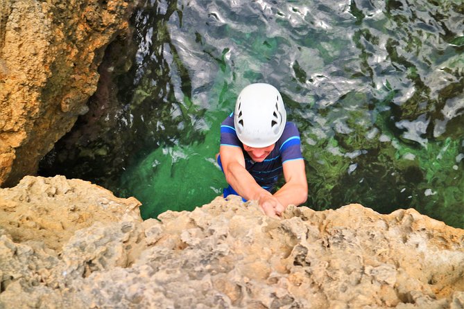 Coasteering Cliff jumping - Coasteering in Mallorca off Alcudia cliffs, what makes it special
