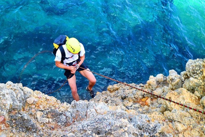 Coasteering Cliff jumping - Meeting point in Cielo de Bonaire, then two coastal stops