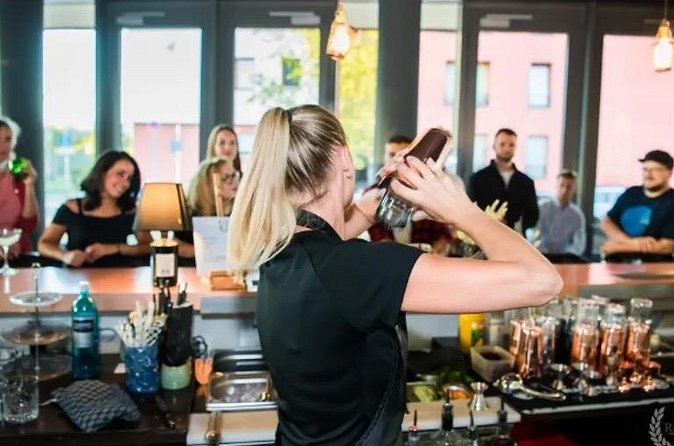 Cocktail course Mallorca - Behind the bar in Cala d’Or: mixing your two cocktails without guesswork