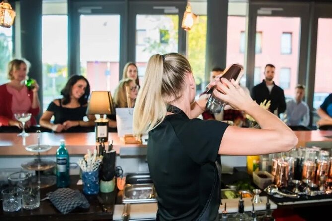 Cocktail course Mallorca - Nibbles, infused water, and the photo booth fun factor