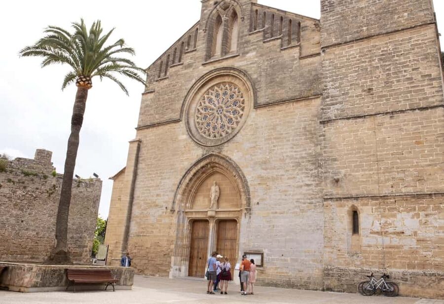 Discover Alcudia's Hidden Gems: Walking Tour of the Old Town - Should You Book This Tour?