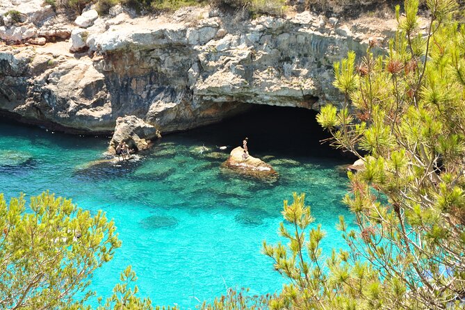 Discover Cala des Moro and S’Almunia the smart way - Cala s’Almunia: fishermen houses and the optional 3-meter cave jump