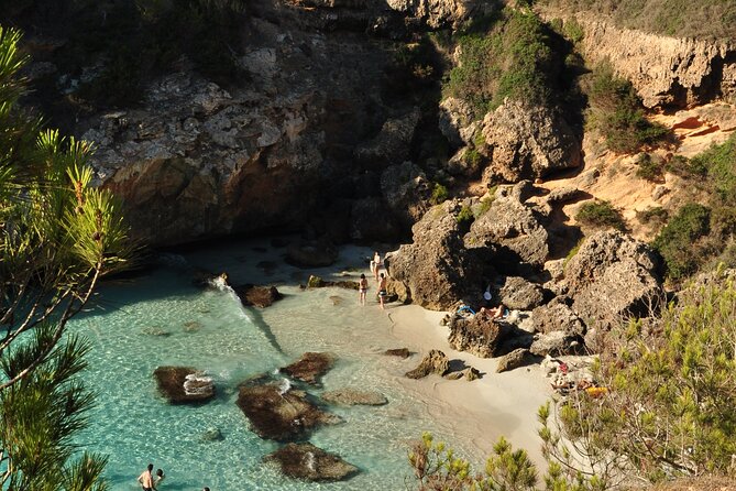 Discover Cala des Moro and S’Almunia the smart way - Beach gear that saves time, snorkels, SUP, umbrella, cooler