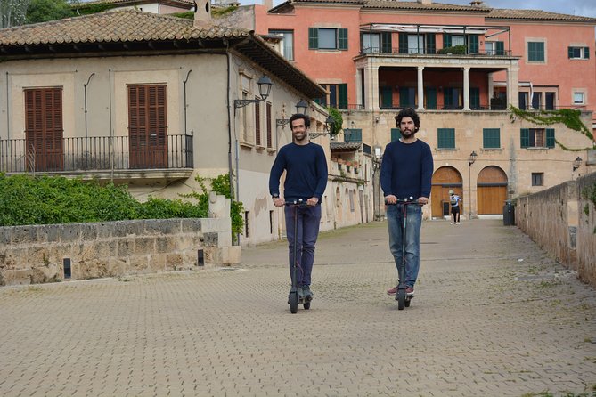 Electric kick scooter rental in Palma de Mallorca - Getting started at Plaça del Rosari in Palma
