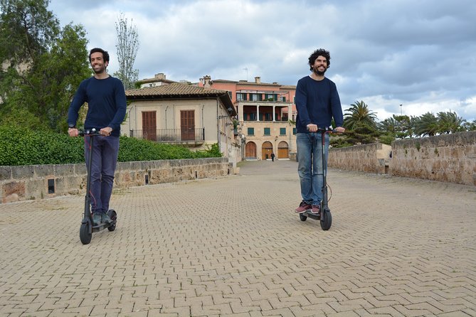 Electric kick scooter rental in Palma de Mallorca - The staff briefing: what you get before you ride