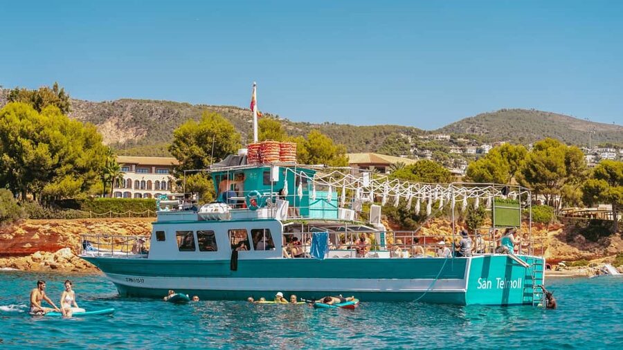 From Magaluf: Palma Bay Sightseeing Cruise with Live Music - The saxophone factor: why it works so well on a boat