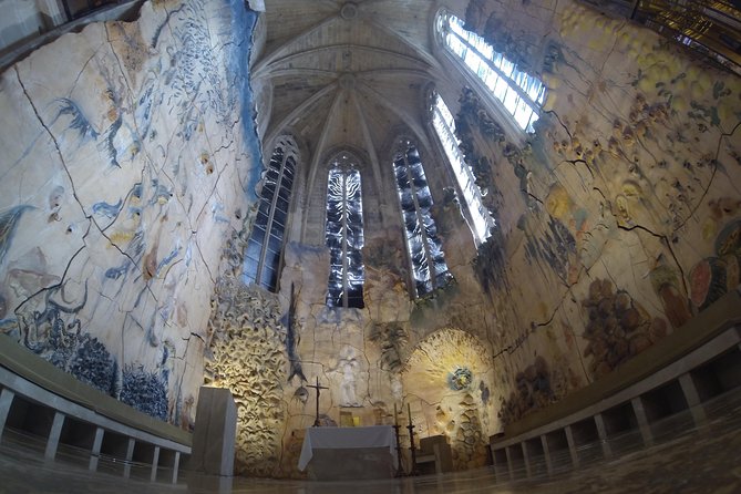 Gaudí and Modernist Art: Guided Tour in Palma de Mallorca - Smart casual and what to bring for a comfortable cathedral day