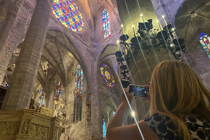 Gaudí and Modernist Art: Guided Tour in Palma de Mallorca - Catedral de Mallorca with priority entry: the calm start you want
