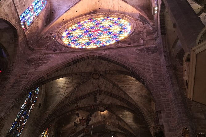 Guided route and visit to the Cathedral of Palma (2h) - The Parliament of the Balearic Islands stop, plus civic context