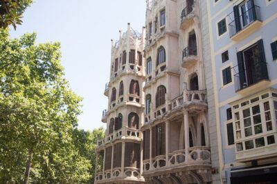 Guided route and visit to the Cathedral of Palma (2h)