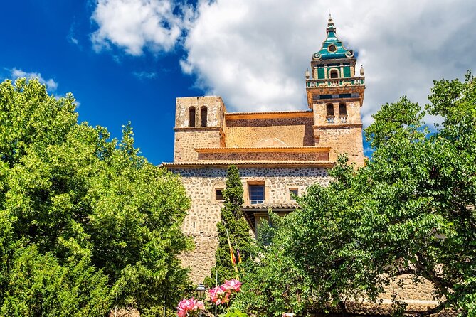 Guided Route through Palma with Cathedral and visit to Valldemossa (4H) - Finding your way into the Jewish quarter via La iglesia de Monti-sion