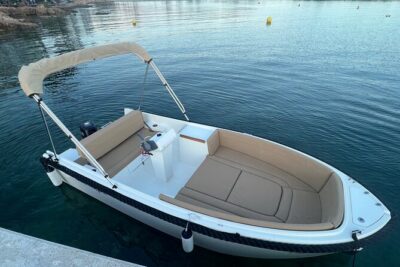 License free boat rental around the coast of santa ponsa
