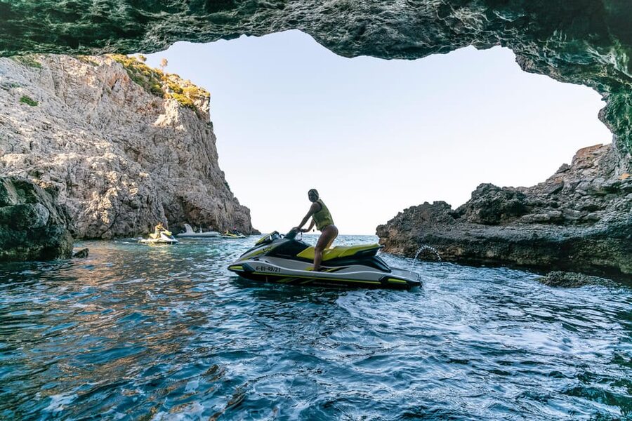 Mallorca Alcudia: Jack Sparrow Cave Jet Ski Tour - From Alcudiajets to the water: what the start feels like
