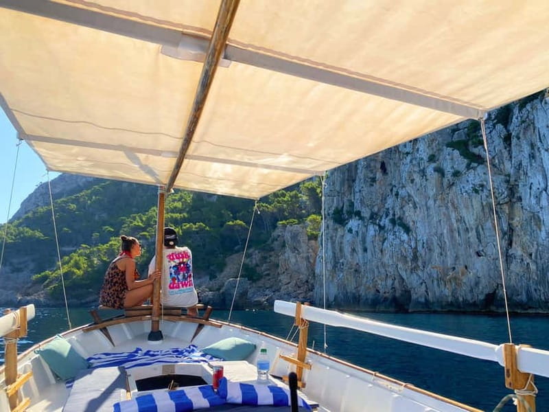 Mallorca: Alcudia: Private Boat Tour with Snorkel - Food and drinks on board: what to expect, and a quick reality check