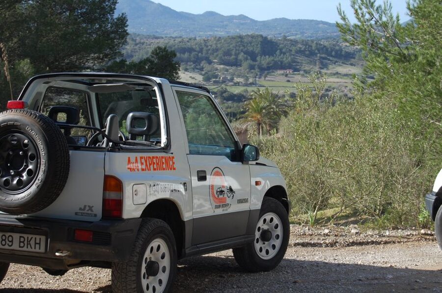 Mallorca: Beach and Mountain 4X4 Tour - Manual Suzuki Vitara driving: fun, plus a real requirement check