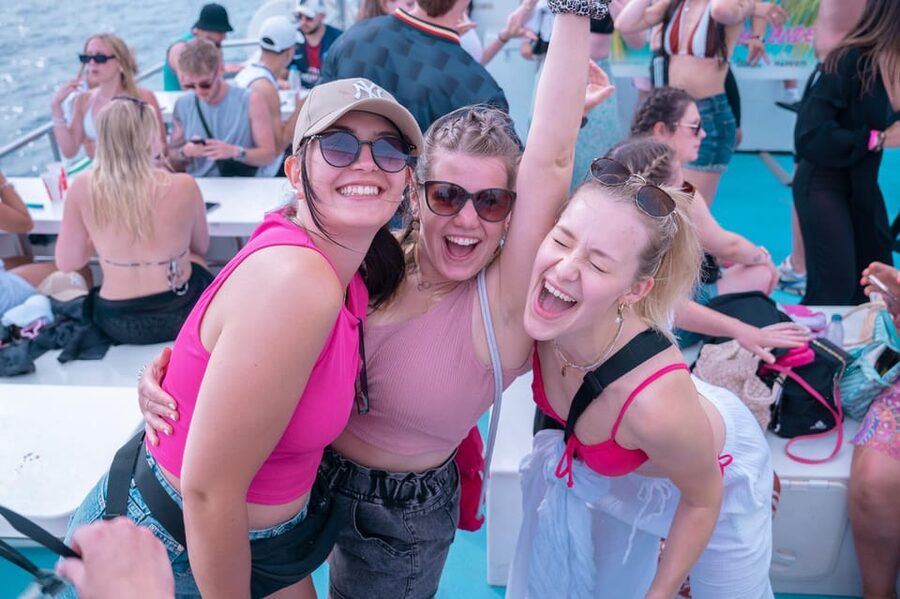 Mallorca: Boat Party with DJ, Buffet and Entertainment - What your $88 covers, and where extra costs show up