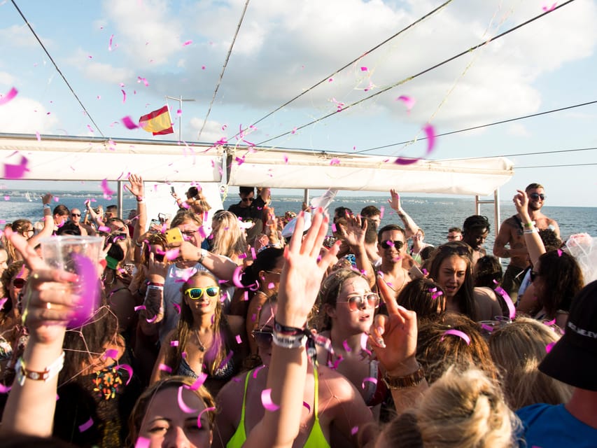 Mallorca: Boat Party with Live DJs, Lunch, & Nightclub Entry - Who this Mallorca boat party is best for
