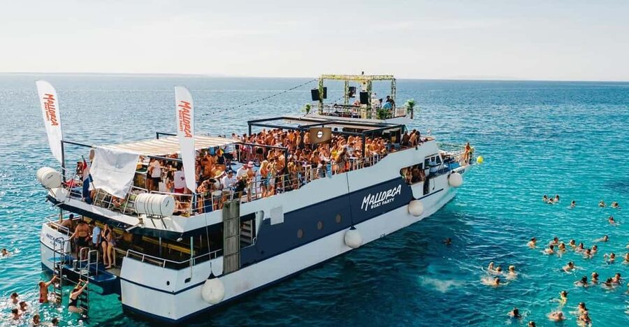 Mallorca: Boat Party with Live DJs, Lunch, & Nightclub Entry - Drinks, rules, and the practical stuff that can affect your day