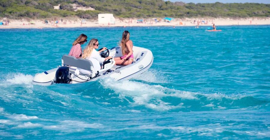 Mallorca. Boat Rental . Dare to explore - The boat setup: comfortable enough, but read the water