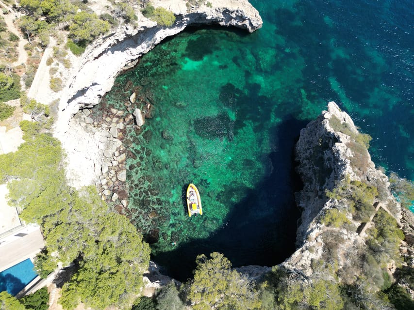 Mallorca: Caló des Moro and Cala Marmols Boat Tour - Food, drink, and what to bring for a 2.5-hour sea outing