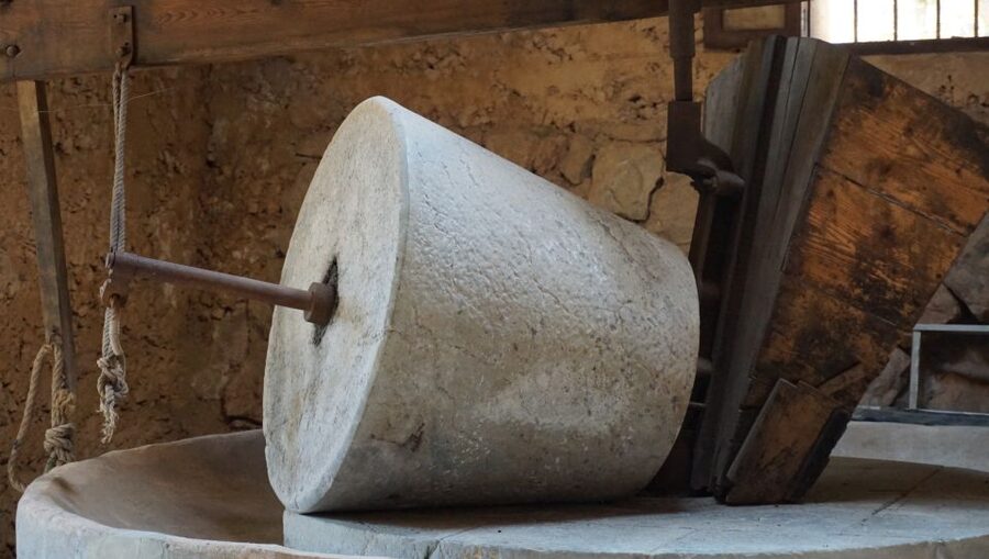 Mallorca: Day Trip to Hidden Gems of Tramuntana with Lunch - Pa amb oli lunch plus gató: what you eat explains the island