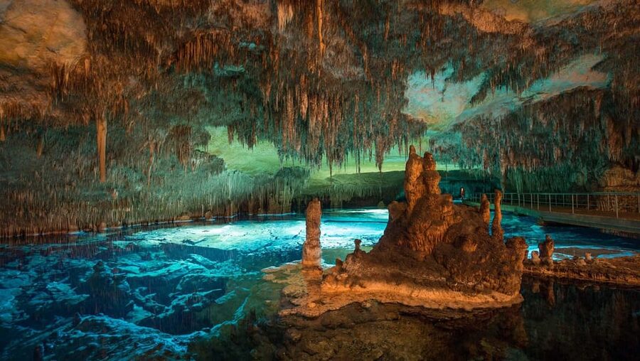Mallorca: Drach and Hams Caves, and Porto Cristo Day Tour - Coves dels Hams: fishhook stalactites and an intimate music moment