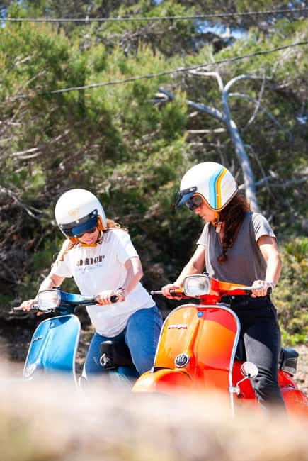 Mallorca: Full-day guided tours on a classic Vespa - s’Illot after lunch: float time and a sunset finish