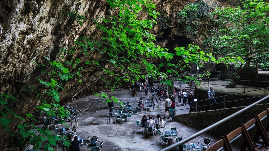 Mallorca: Half-Day Hams' Caves Tour with Pearl Shop Visit - Your Mallorca coach ride: 5 hours, 6 pickup points, and one job for you