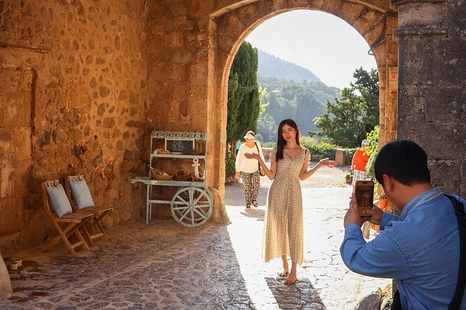 Mallorca Instafamous WEST: Valldemossa, Wine Experience and Palma - A private Mallorca day plan that actually feels like your day